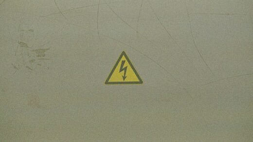 yellow and black arrow sign